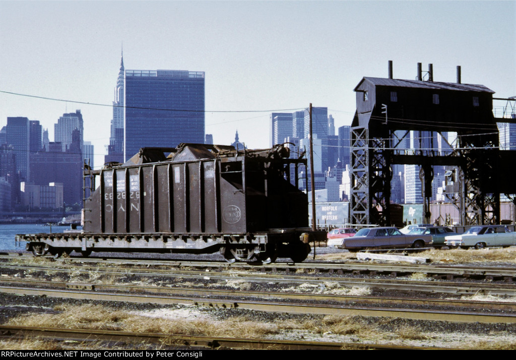 NYC 828233 2 bay hopper upside down on Flat Car